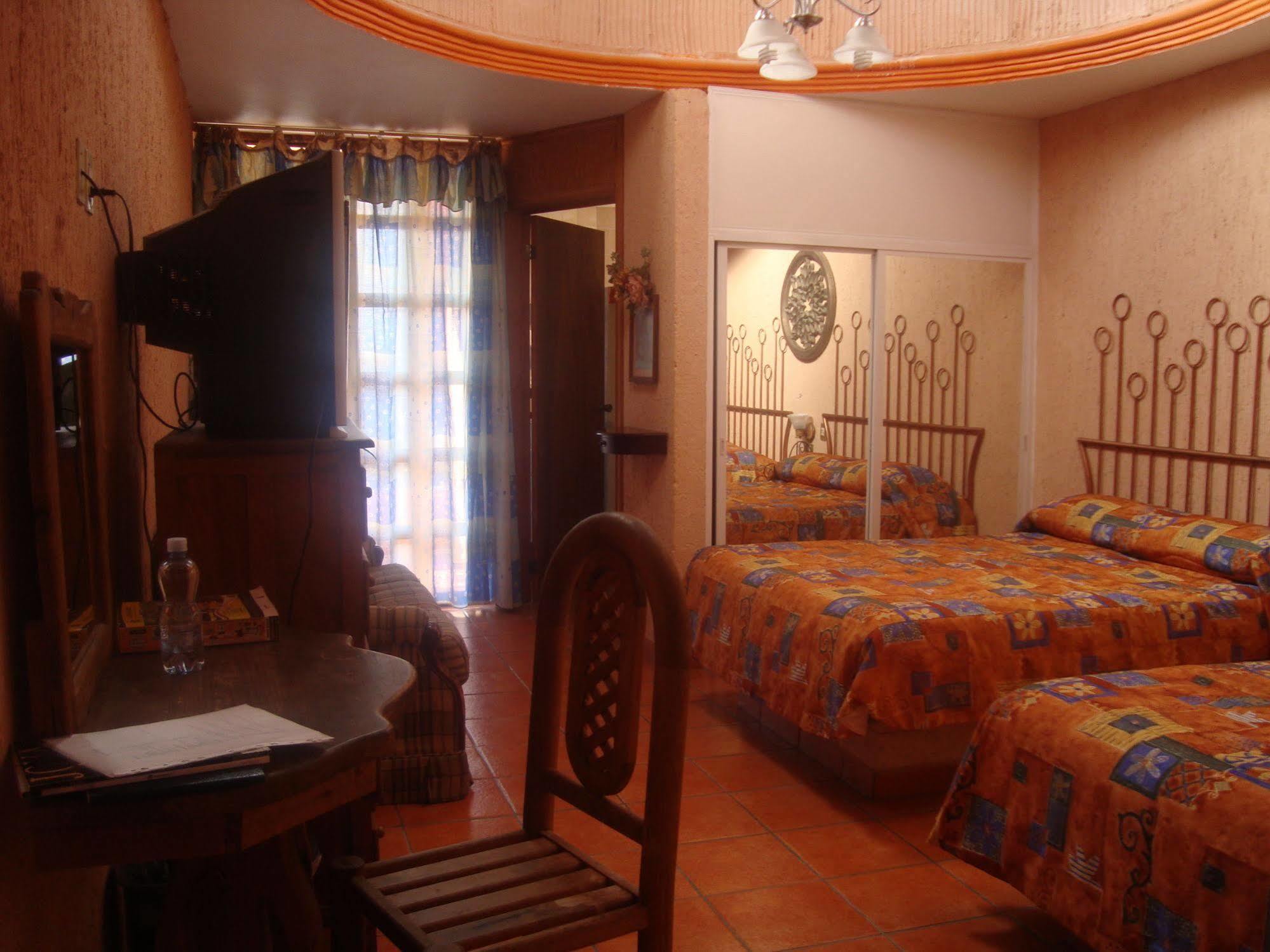 אגואסקליינטס Hotel Villa Manzanares מראה חיצוני תמונה